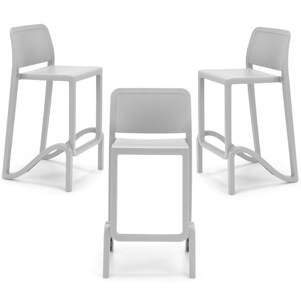 Set 3 sgabelli in polipropilene GIANO altezza seduta 75cm, impilabile, idrorepellente, resistente ai raggi UV, design moderno e innovativo, ideale per la cucina, la veranda o giardino colore Bianco