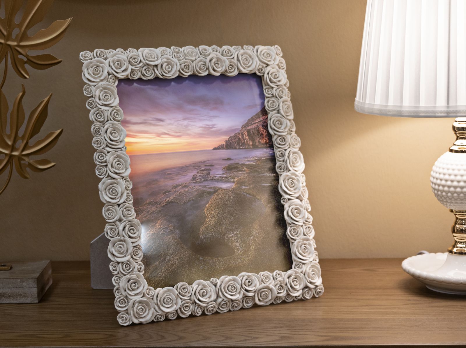 Cornice in resina beige con roselline cm 27x2,5x31,5