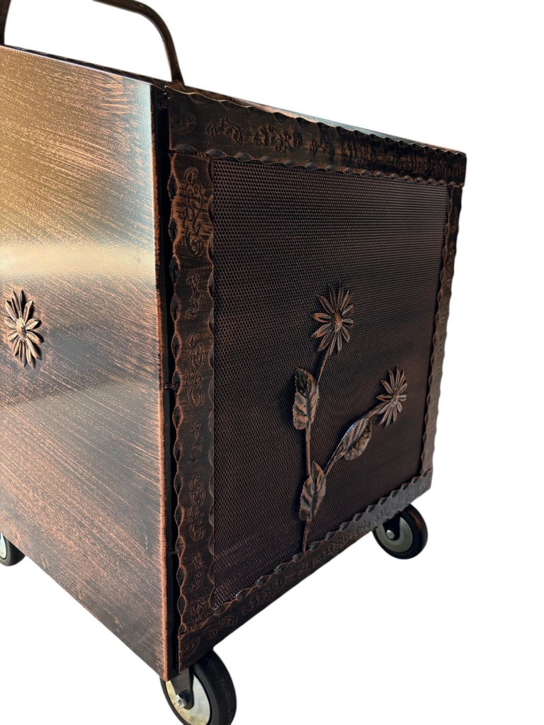 Porta Legna con Ruote, Porta Pellet, in Ferro Battuto, 52 x 50 x 84h cm, Motivo Floreale, Per Camino e Stufe Rame