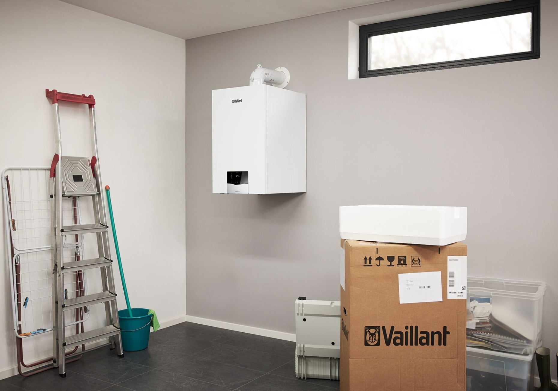 Caldaia a Condensazione Vaillant ecoTEC Plus VMI 30 CS/1-5 con Bollitore Metano/Gpl con Kit Scarico Fumi