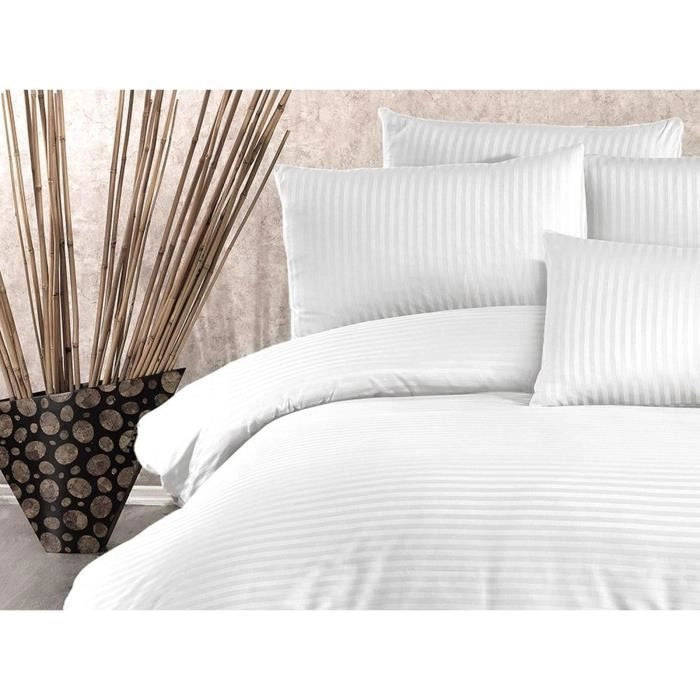 Completo letto - 1 copripiumino 220 x 240 cm + 2 federe 60 x 60 cm - 70% poliestere, 30% cotone - Bianco