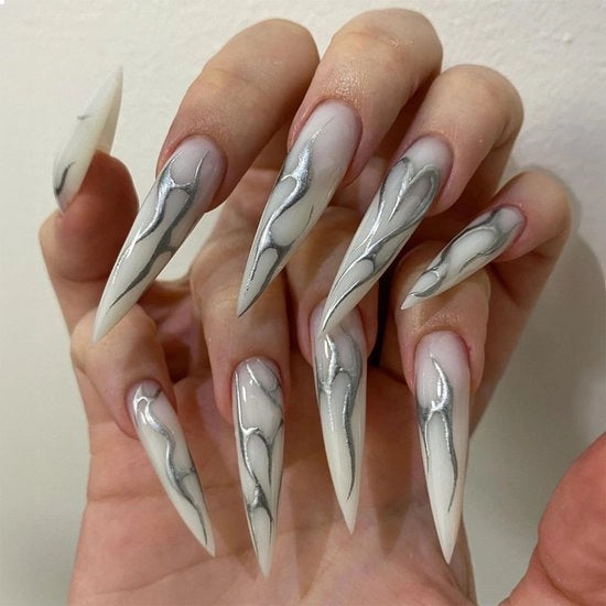 Nagelli applicabili 24 pezzi - Stiletto a lunga vita - Nagelli gotici lucidi neri - Swirl argentato - Nagelli in acrilico di alta qualità con colla