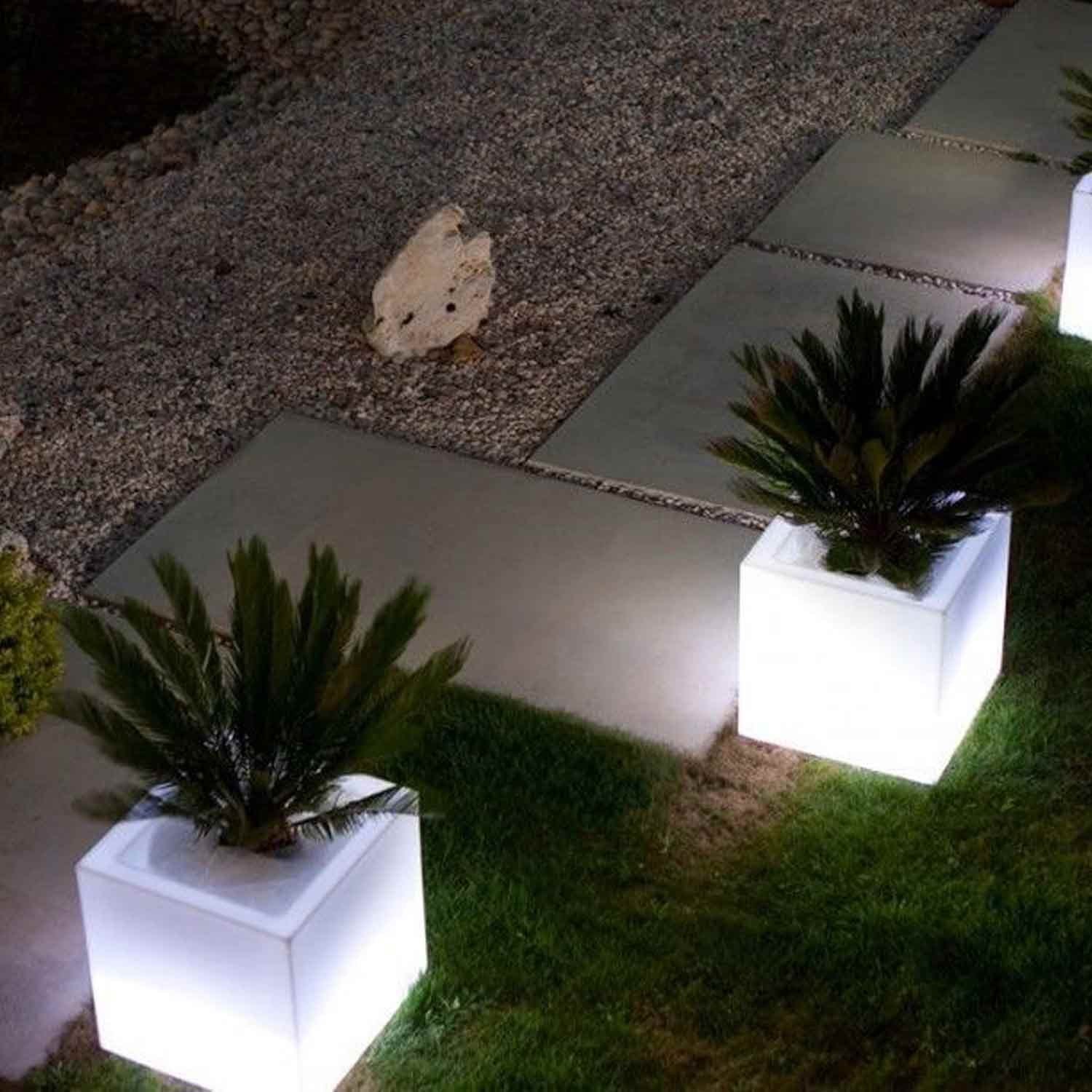 Vaso Cube In Resina Quadrato H40 Lampada Azzurra 40x40Cm