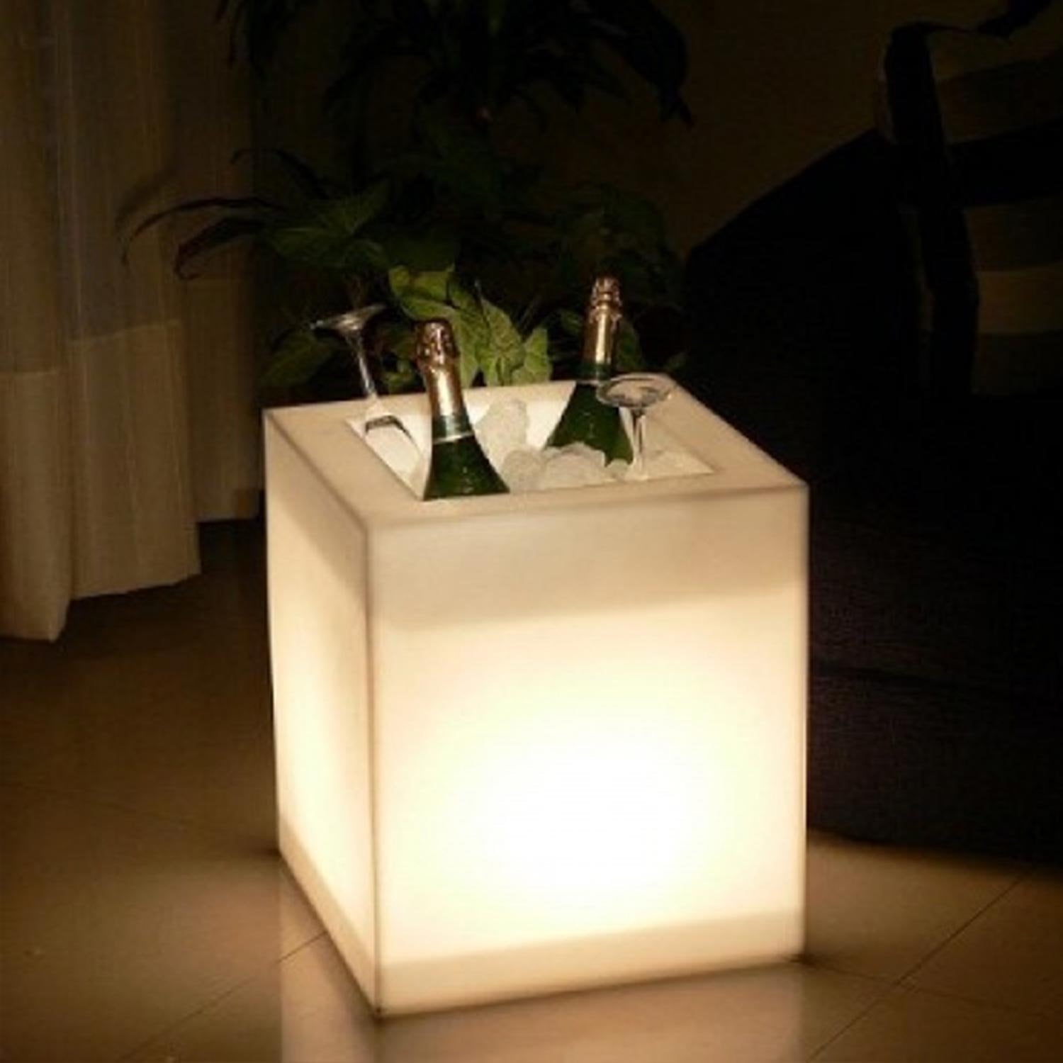 Vaso Cube In Resina Quadrato H40 Led Multicolor 40x40Cm