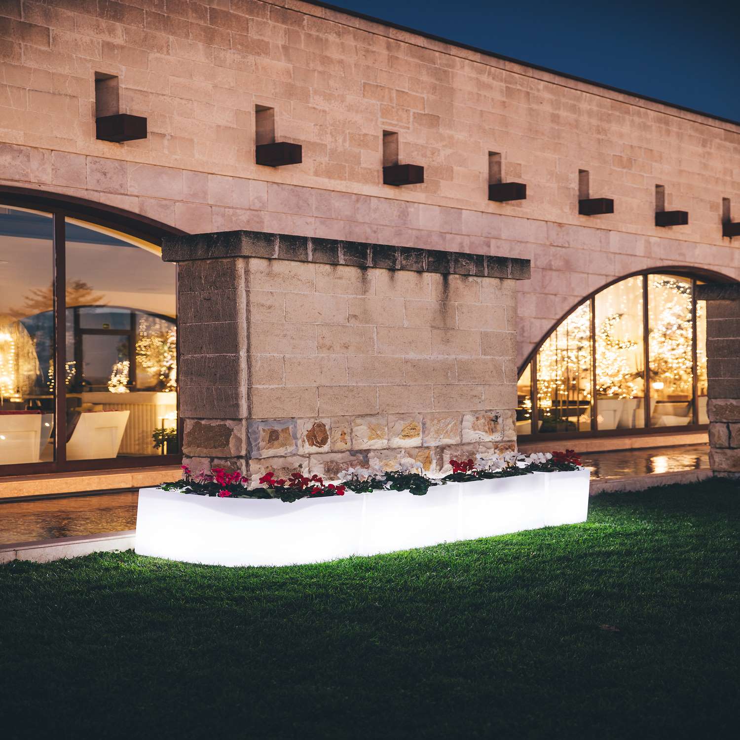 Vaso Luminoso Fioriera In Resina Rettangolare H 50 CM Led Luce Bianca mod. Flowerpot Angolare Led