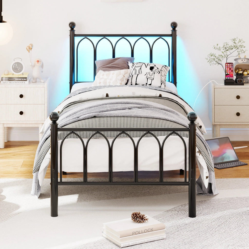 Letto 90x200 cm con LED; USB; presa; spazio sotto letto; MDF e metallo; nero