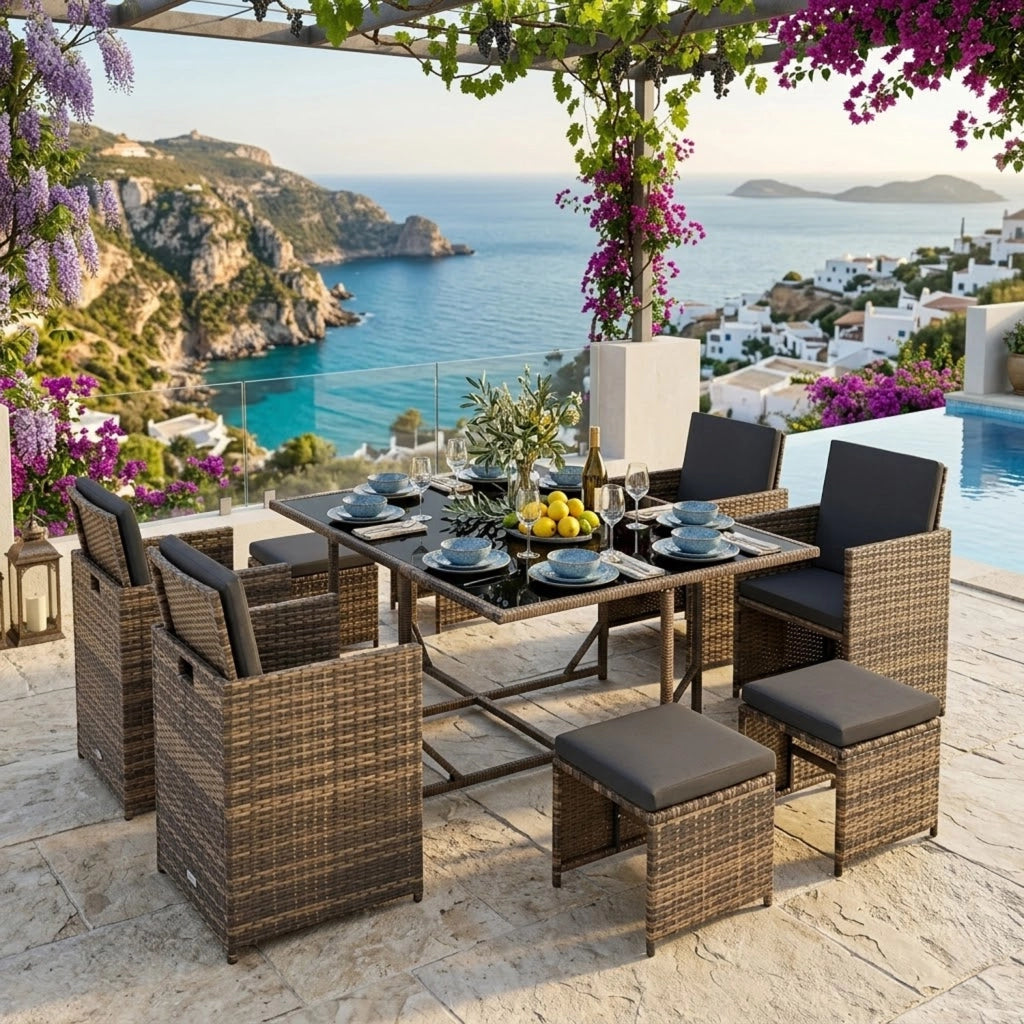 Set Salvaspazio Da Giardino In Polyrattan Con Tavolo Quattro Poltrone E Quattro Sgabelli A Scomparsa Con Cuscini E Vetro Temperato Arredo Outdoor Elegante Per Esterni Marrone E Nero