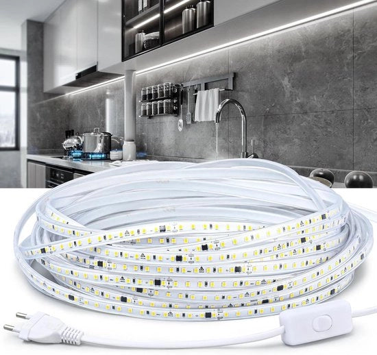 Striscia LED esterna impermeabile 20m 220v 120led/m IP65 - bianco freddo 6000K - per decorazione di casa cucina giardino - lampada LED interna con presa e interruttore EU