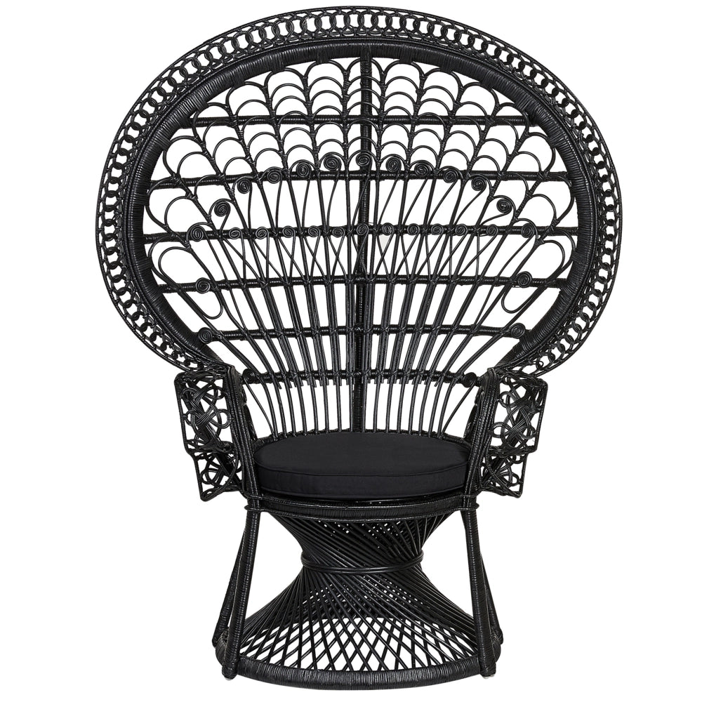 Poltrona rattan nero con cuscino elegante alla moda interni esterni boho coloniale e vintage