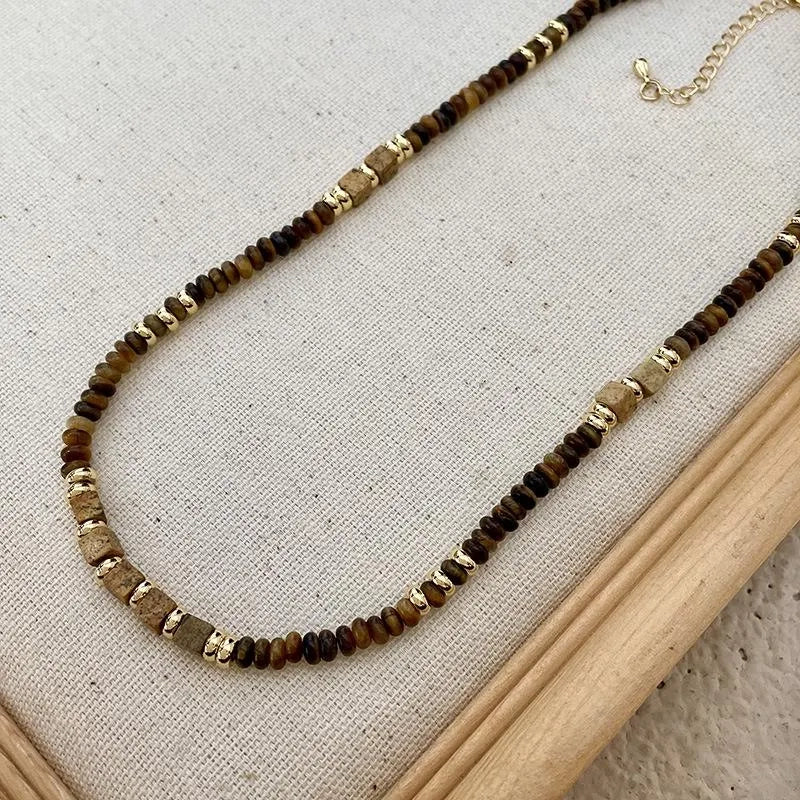 Collana vintage fatta a mano con perline e pietre, regalo di Natale o compleanno.
