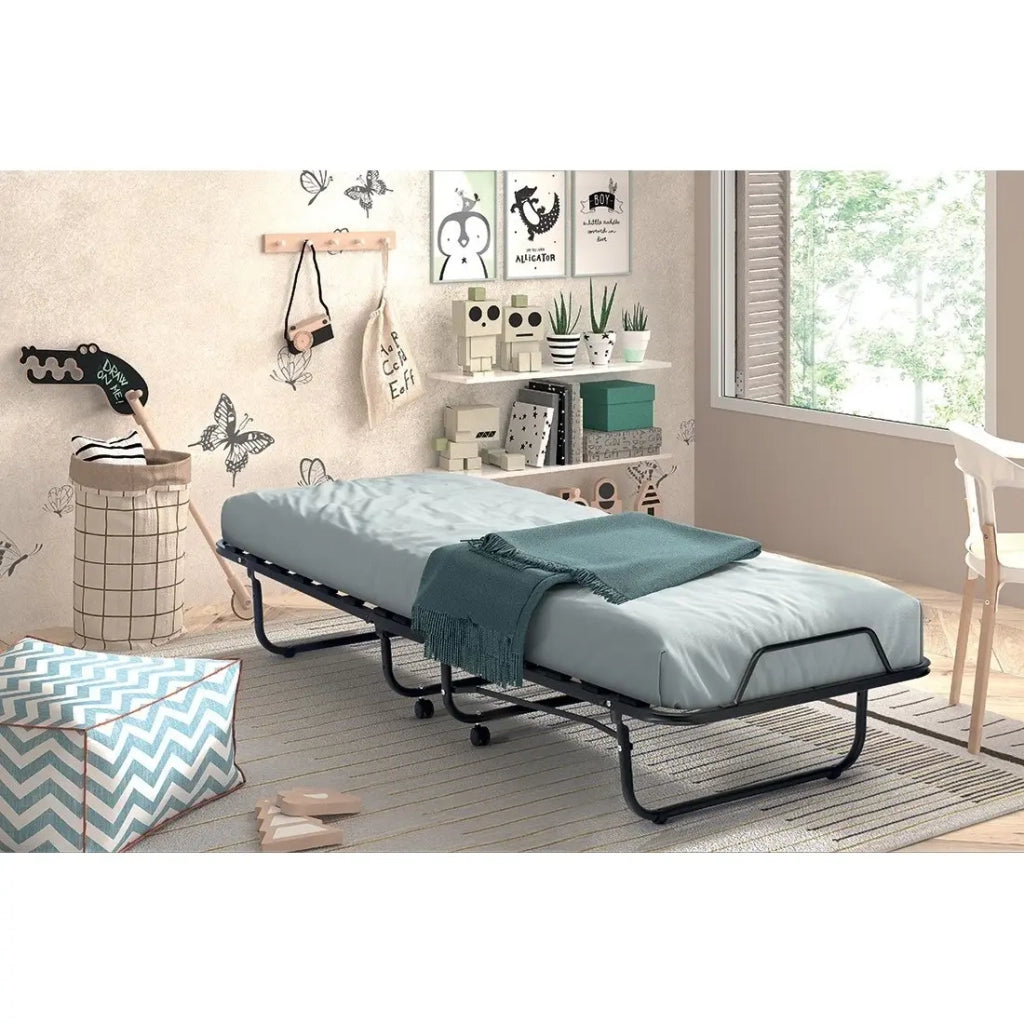 Letto pieghevole NAZARE – 90x200 cm in metallo nero con ruote, rete e materasso inclusi