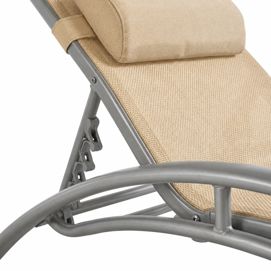 Set 2 Lettini Prendisole Reclinabili Per Giardino Con Schienale Regolabile 5 Posizioni Tessuto Traspirante Per Piscina Terrazza Outdoor 59 x 158 x 81.5 Cm Beige