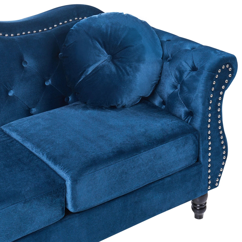 Divano Velluto Blu 3 Posti Testa Chiodo Bottone Cuscini Trapuntati Braccia Arrotolate Glam