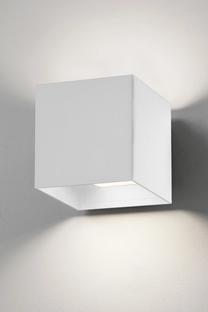 KADO Applique da parete per esterni biemissione colore Grigio, attacco E27, grado di protezione IP65, design moderno in alluminio - Rossini Group