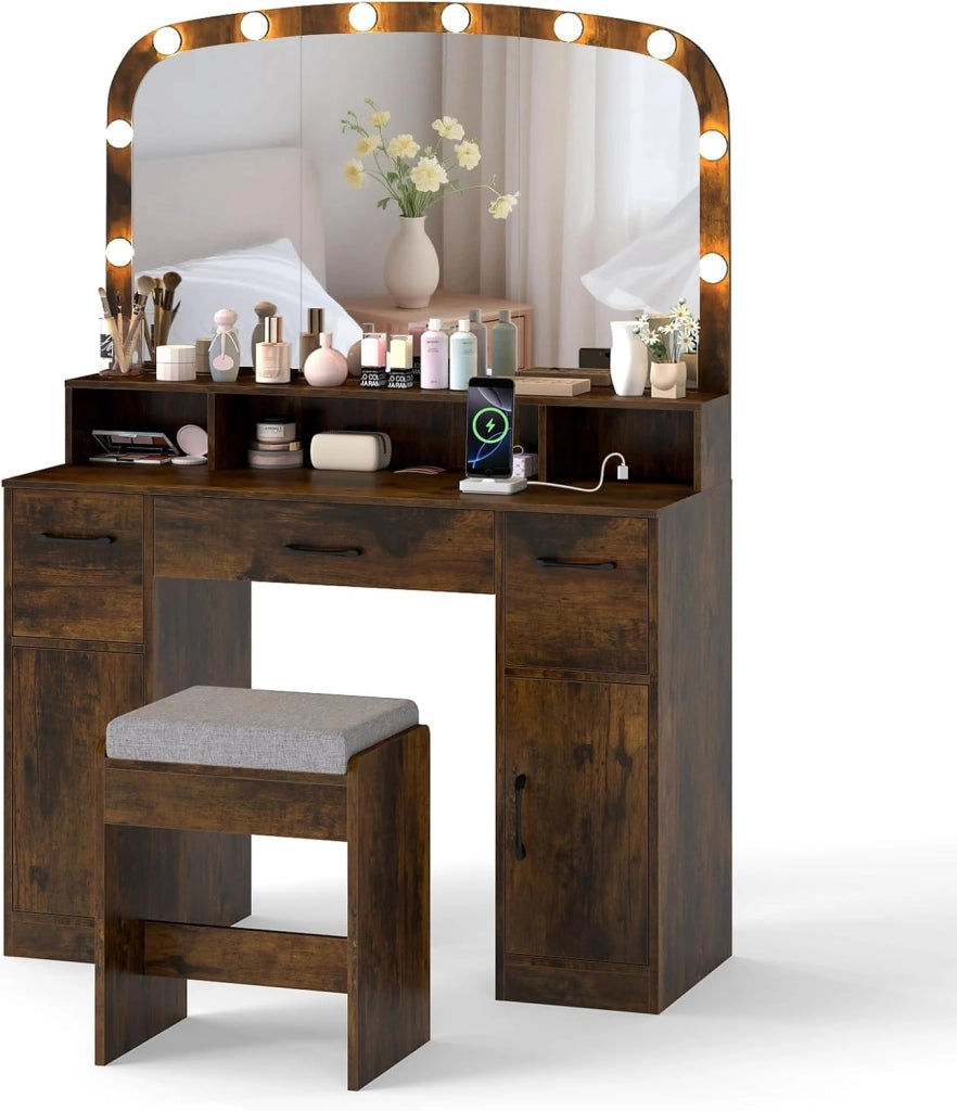 Tavolo da toeletta con luci a LED regolabili, set da toeletta con specchio, tavolo da trucco, sgabello imbottito, 3 scomparti aperti, 3 cassetti, 2 armadi, stazione di ricarica (marrone)