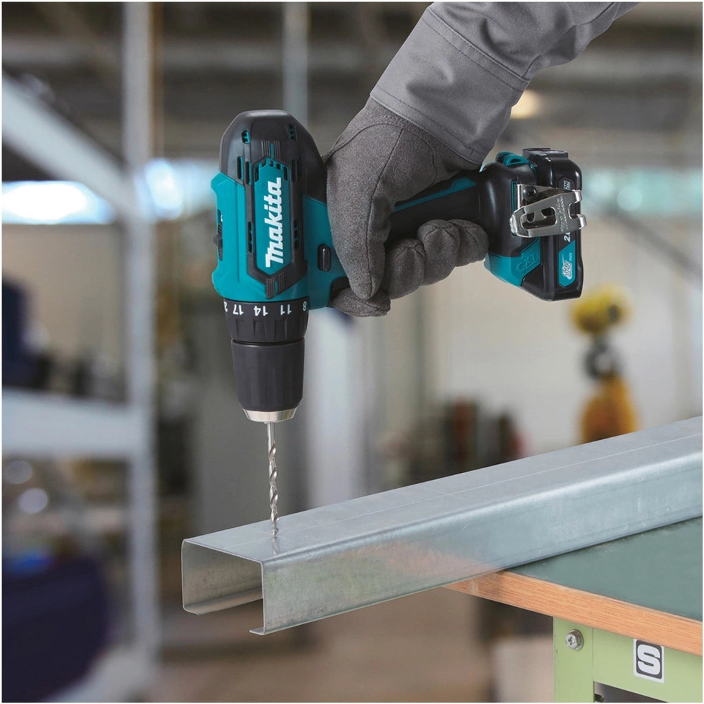 Makita CLX228SAX2 Kit 12 V CXT Trapano a percussione + impulsi + 3 batterie