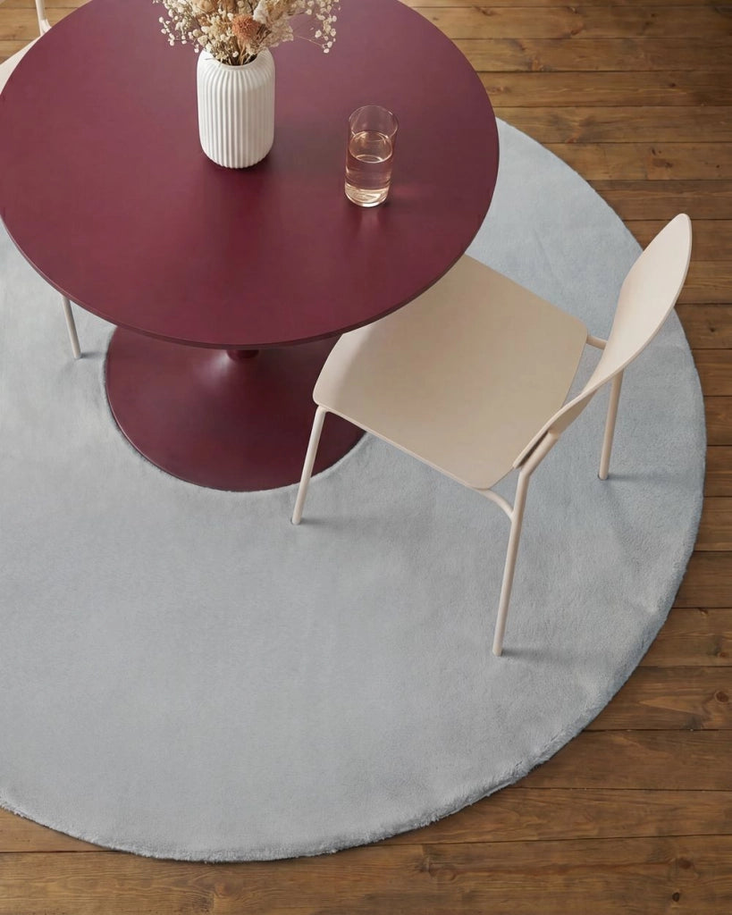 Tappeto Rotondo Grigio Chiaro in Finta Pelliccia 160 x 160 cm a Pelo Lungo per Soggiorno con Retro in Poliestere Stile Moderno