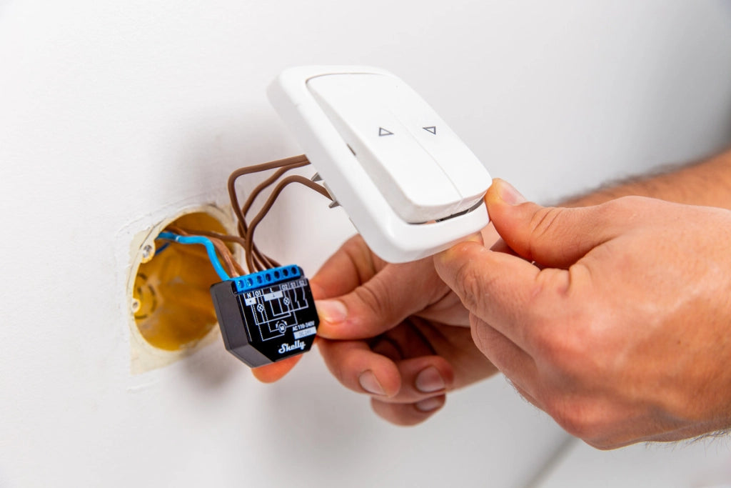Shelly 2PM PLUS - Relè wifi e Bluetooth a 2 canali. Automatizzazione di tende. Tapparelle. Luci. Controllo consumi