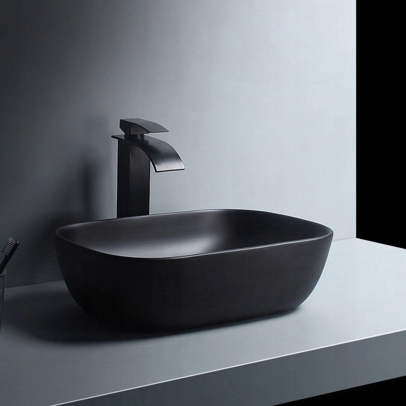 Lavabo da appoggio grande in ceramica nera opaca 46x32 cm