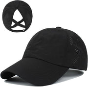 Un cappello da baseball per donne con fascia di cavallo, alta messa in boccoli, capello a mesh regolabile e veloce.