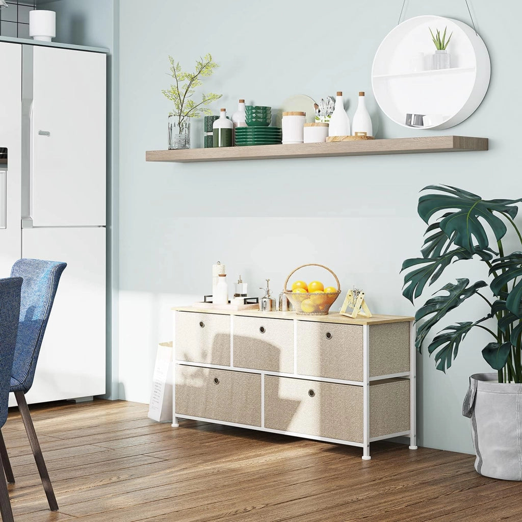 Cassettiera con 5 Cassetti in Tessuto Comodino Basso Design Organizer Pratico Metallo Armadietto Multiuso per Ingresso Camera da letto Cucina Corridoio Soggiorno in Legno e Acciaio Bianco e Beige