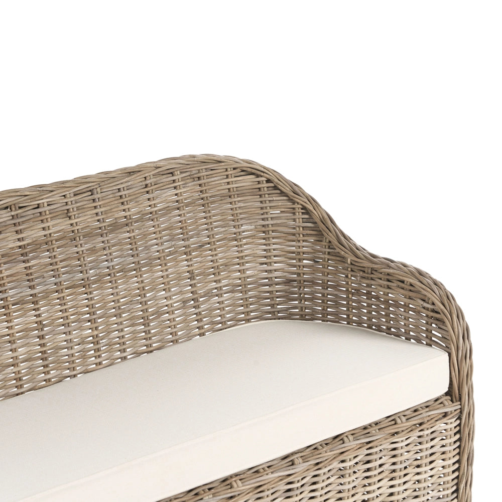 Panca a 3 posti per giardino in rattan naturale con cuscini bianchi e bianco sporco 141 cm stile boho per esterni e interni perfetto per giardino patio o balcone.