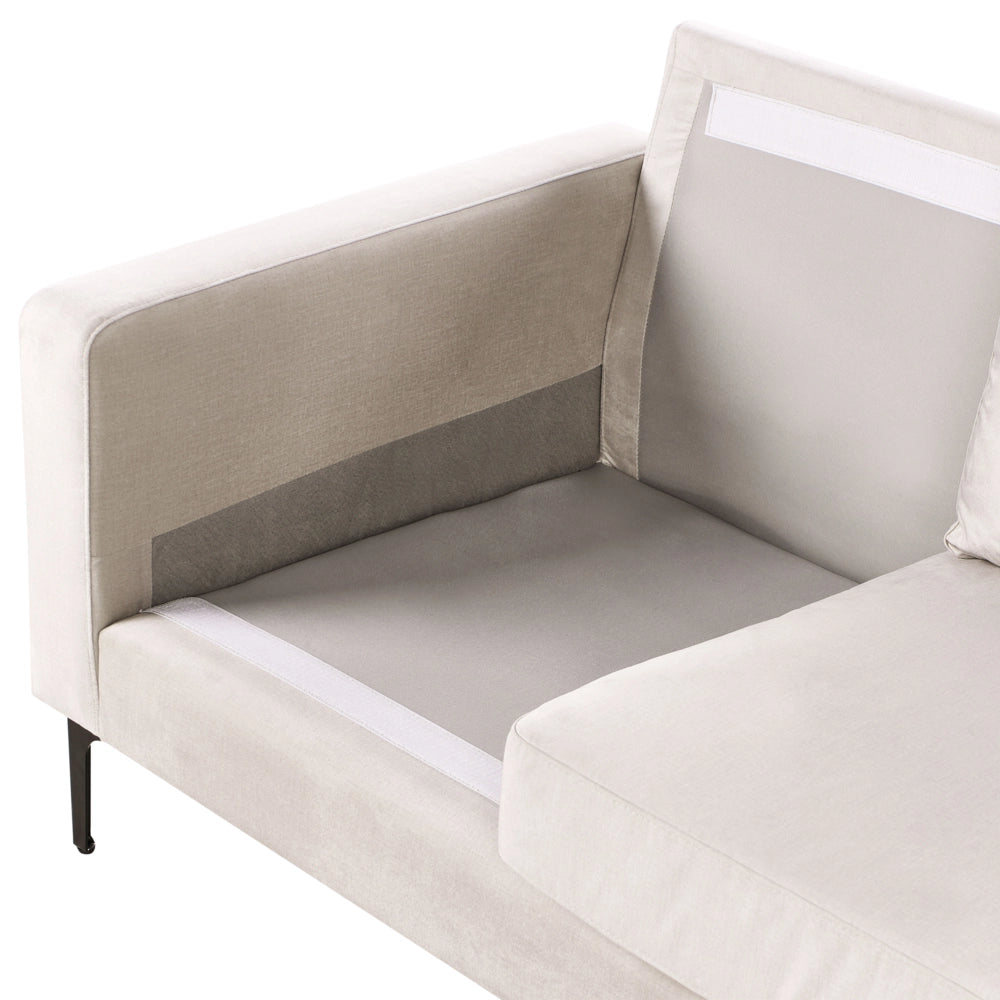 Divano a 3 posti in tessuto beige chiaro e gambe in metallo con schienale e cuscini