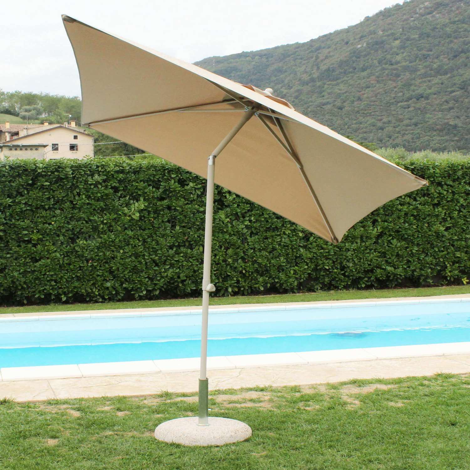 Ombrellone da giardino 2x2 in alluminio con telo in poliestere Tortora palo Tortora antivento mod. Nice