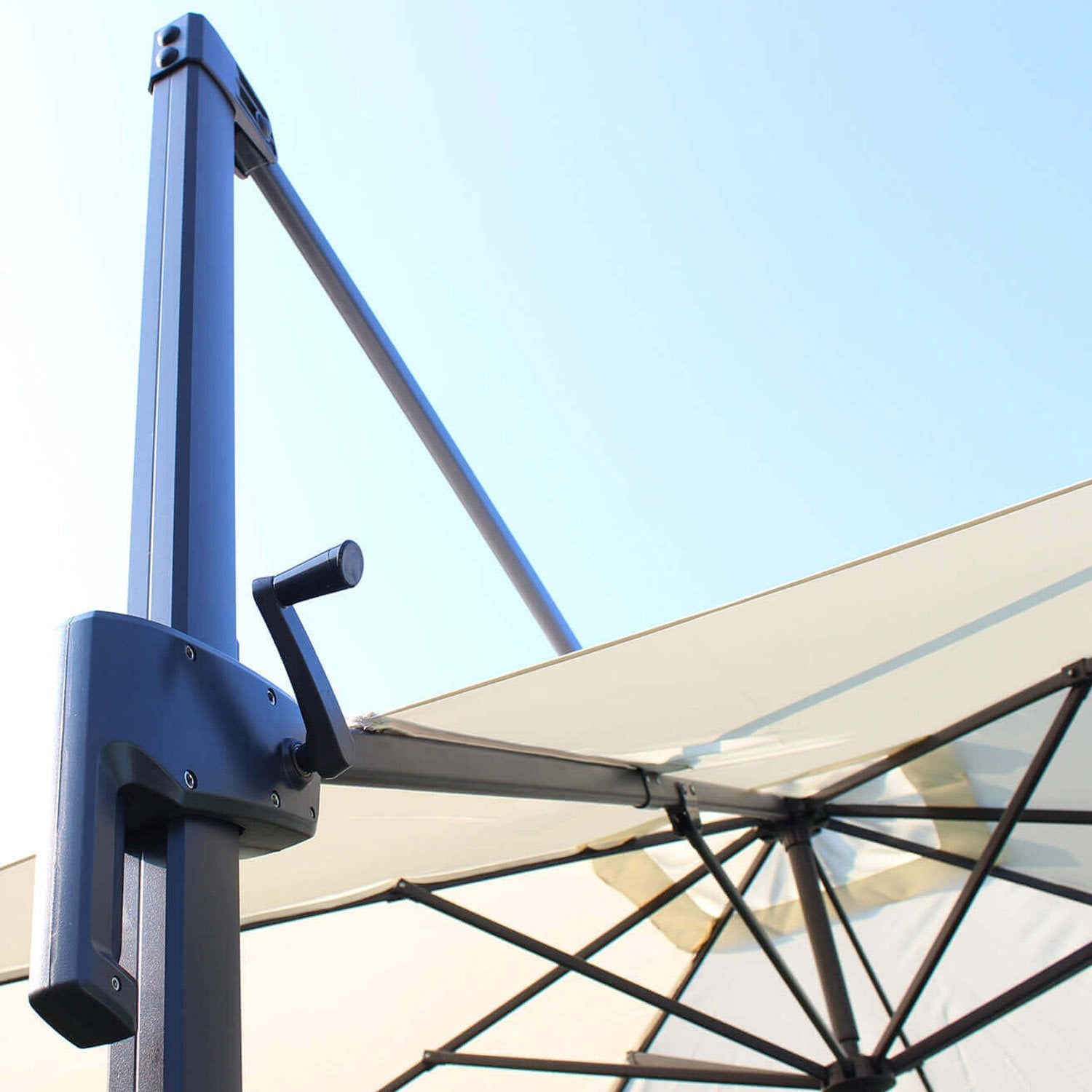 Ombrellone da giardino 3x3 con telo in poliestere Ecru palo Nero antivento mod. Newton