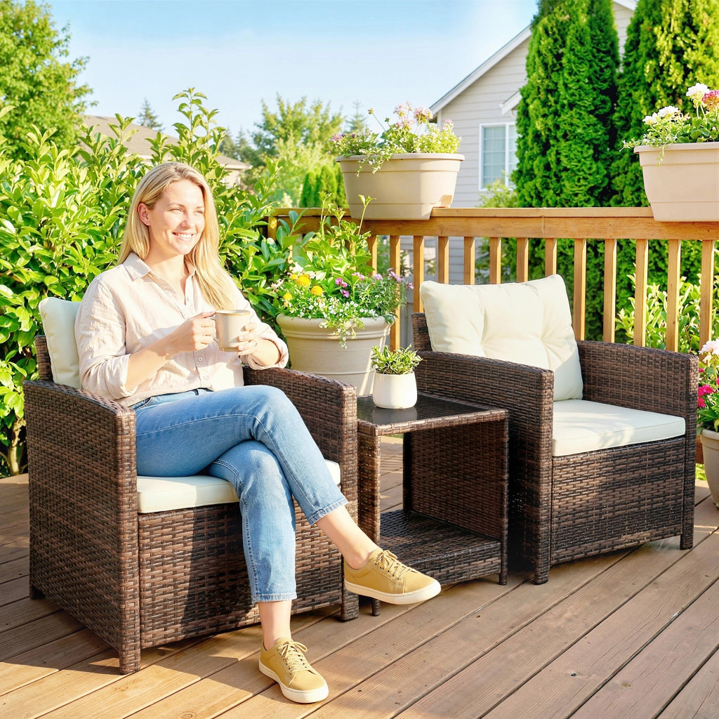 Set da Giardino 3pz in Rattan PE e Acciaio con 2 Poltrone con Cuscini e Tavolino da Caff¨¨, Marrone e Crema