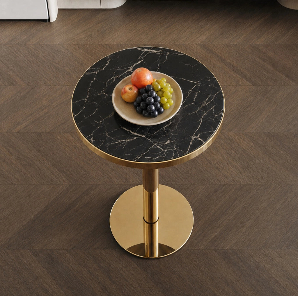 Tavolino rotondo nero e oro con piano effetto marmo e base stabile
