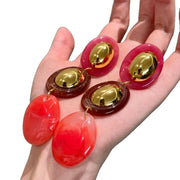 Orecchini pendenti di design di nicchia con blocchi di colore rosa e arancione