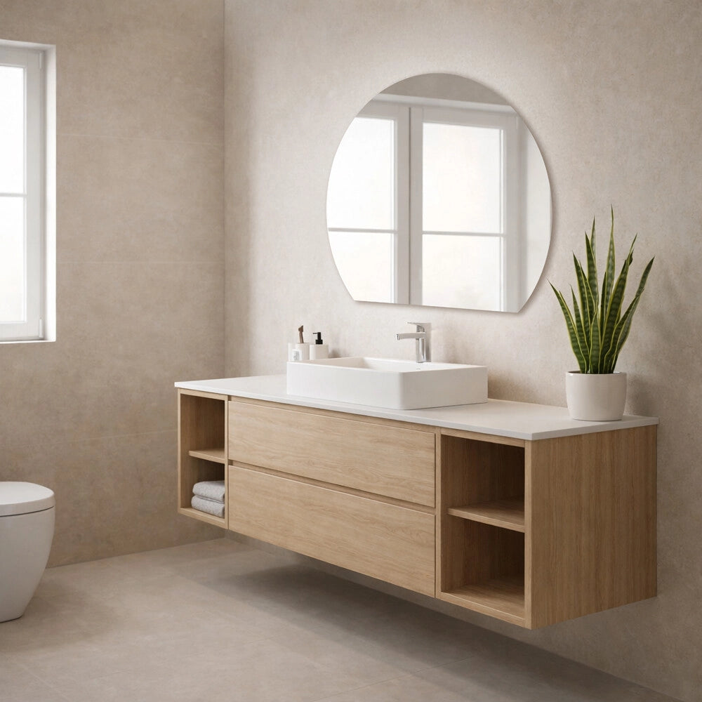 Specchio bagno a mezzaluna 80 cm a filo lucido con installazione a parete