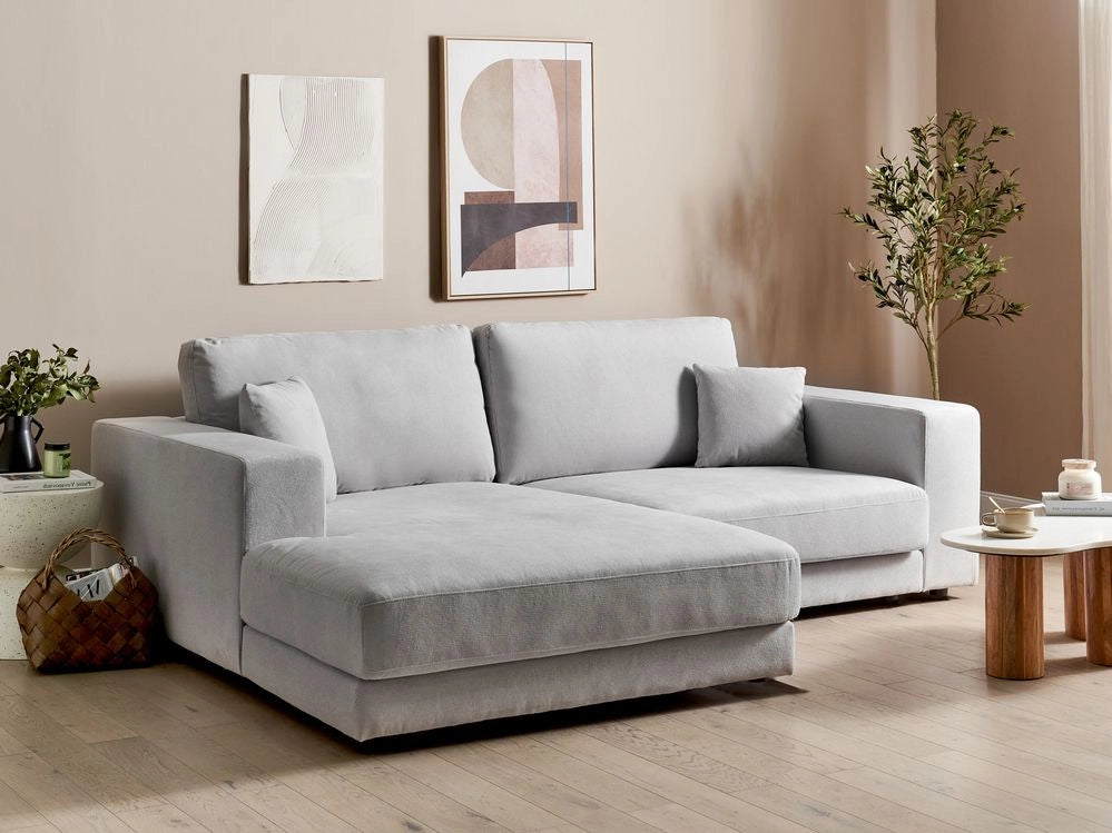 Divano angolare a 3 posti a destra Tessuto grigio chiaro Braccioli imbottiti a binario Cuscini aggiuntivi Stile moderno minimalista