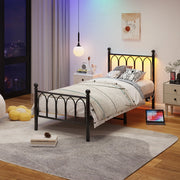 Letto 90x200 cm con LED; USB; presa; spazio sotto letto; MDF e metallo; nero