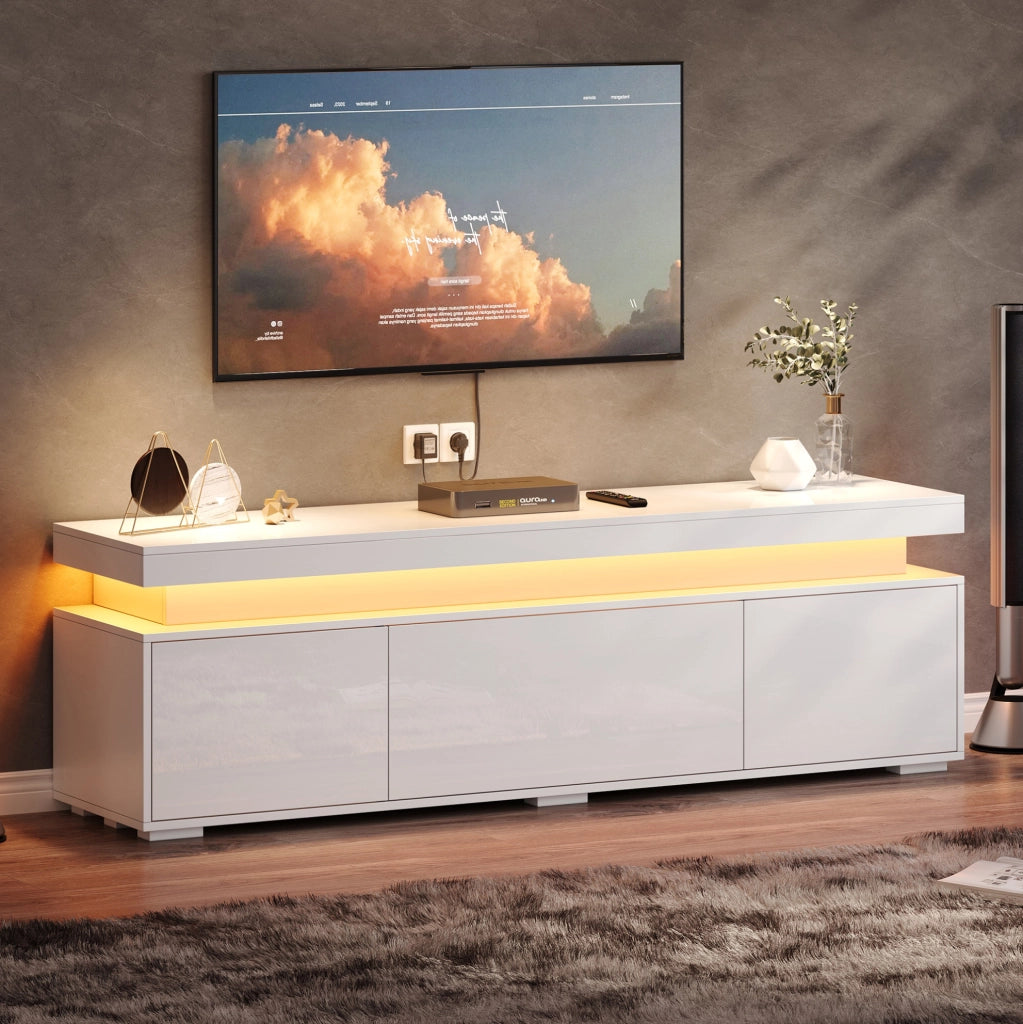 Mobile TV freestanding 150x35x43 cm con 3 ante e LED; bianco