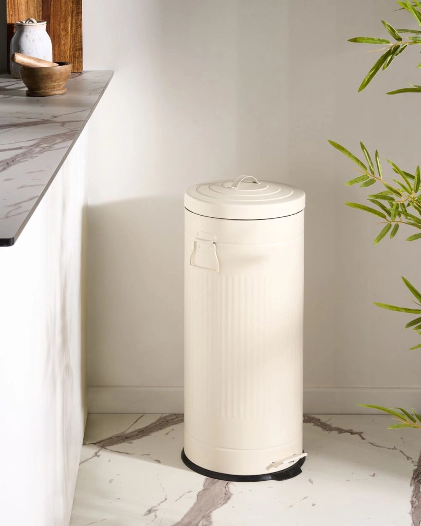 Cestino con pedale e coperchio per cucina in ferro verniciato a polvere e materiale sintetico beige cucina moderna