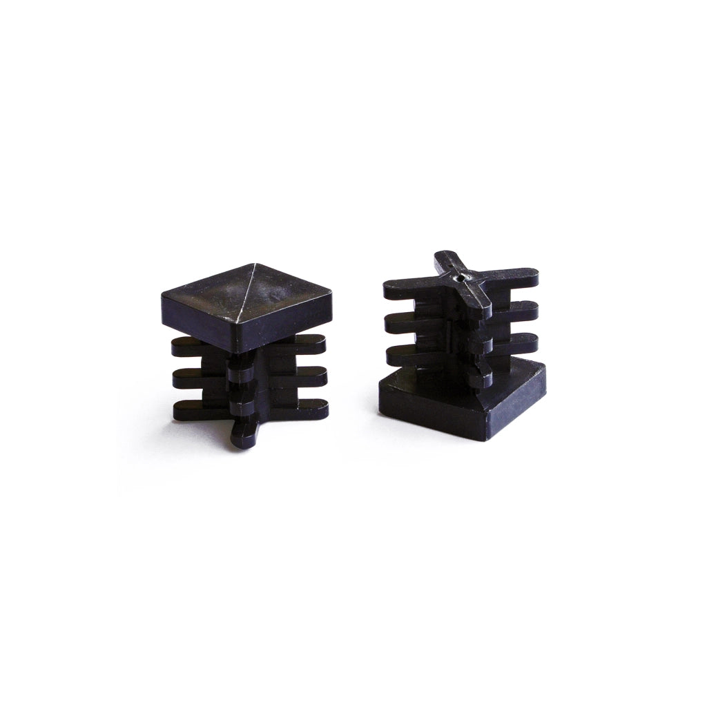 Puntali interni alettati quadri neri 30 x 30 mm. 4 pz.