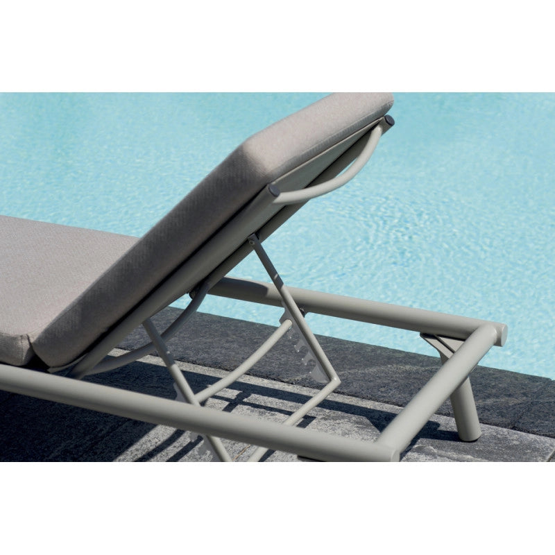Lettino Taormina Alluminio Creta E Cuscino Idrorepellente Beige Moia