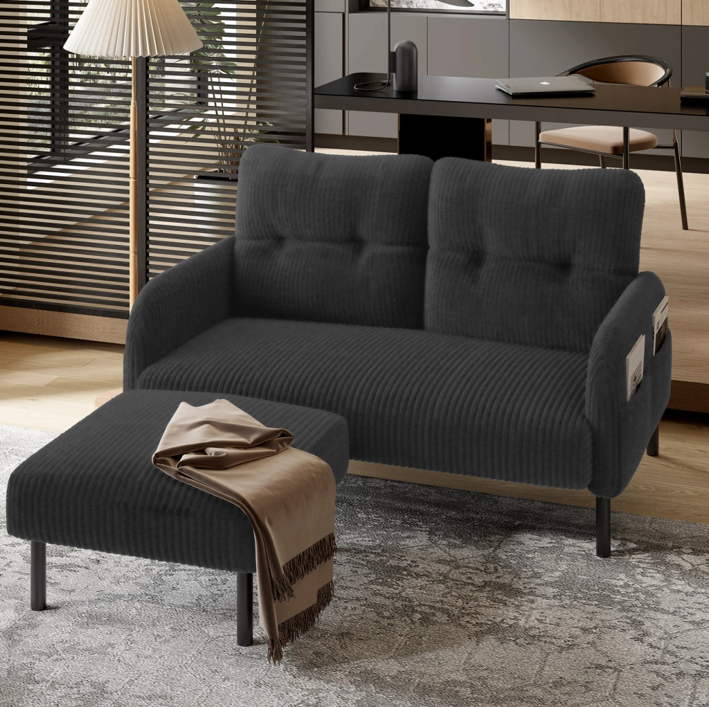 Pouf in velluto a coste grigio con struttura in metallo