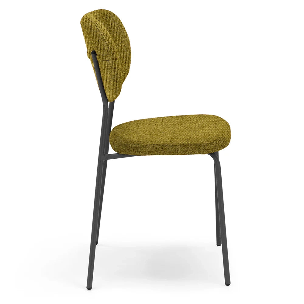 Set 2 sedie da pranzo imbottite VANESSA, 100 % MADE IN ITALY, design moderno, gambe coniche robuste in metallo, schienale e seduta rivestiti con tessuto idrorepellente strutturato colore Giallo Senape