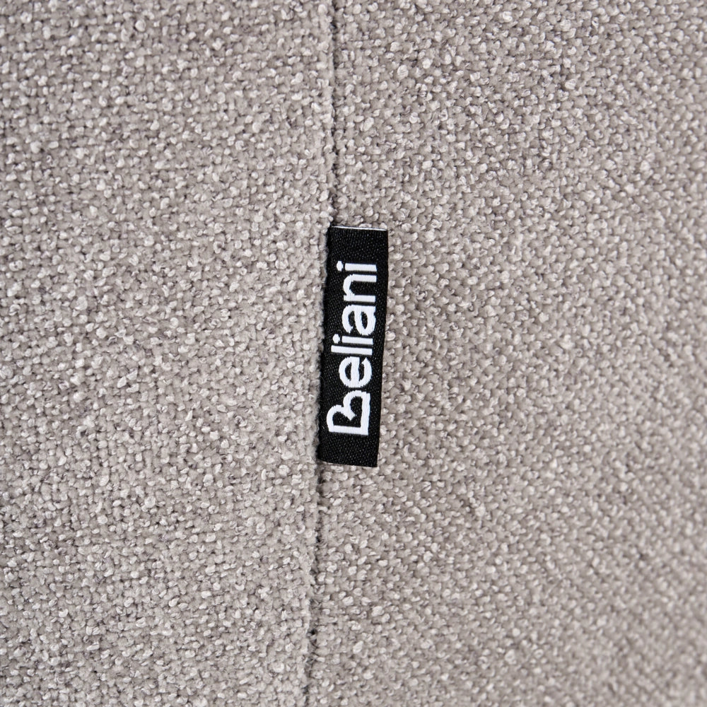 Poltrona in tessuto beige scuro con rivestimento in tessuto felpato gambe cilindriche e stile organico