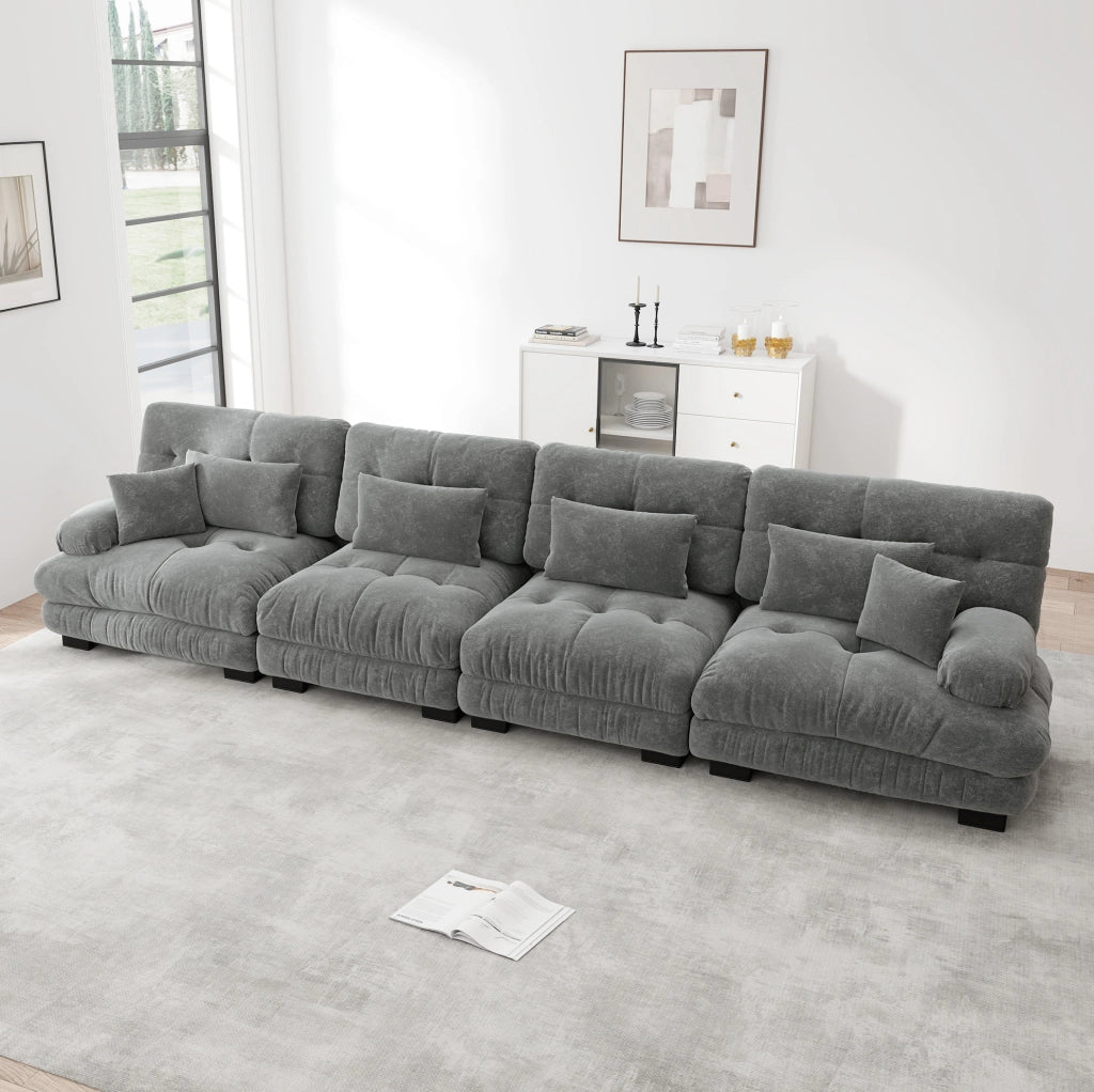 Divano modulare in chenille grigio con seduta profonda e braccioli imbottiti arrotondati