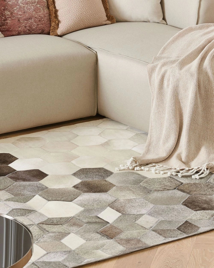 Tappeto in pelle di vacchetta Capelli grigi su pelle Motivo patchwork geometrico 140 x 200 cm
