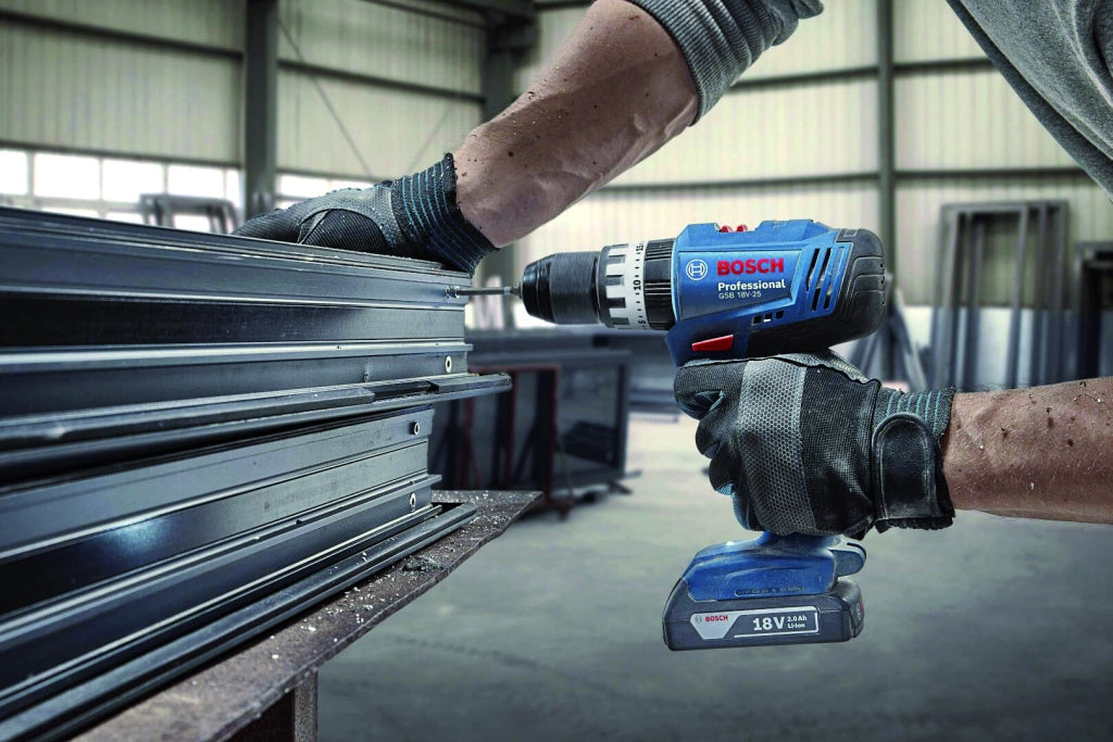 Bosch TRAPANO AVVITATORE CON PERCUSSIONE GSB 18V-25 2 batterie 2,0 Ah con borsa
