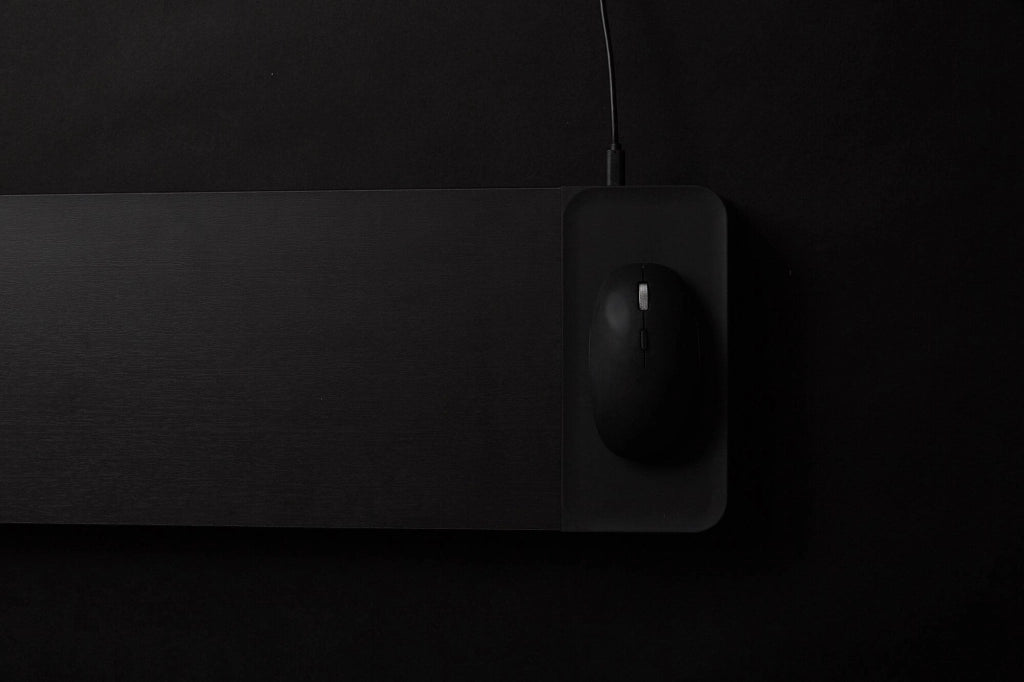 Supporto Monitor da Scrivania 56x20x5,7 cm con Entrata USB e Base di Ricarica Wireless Nero