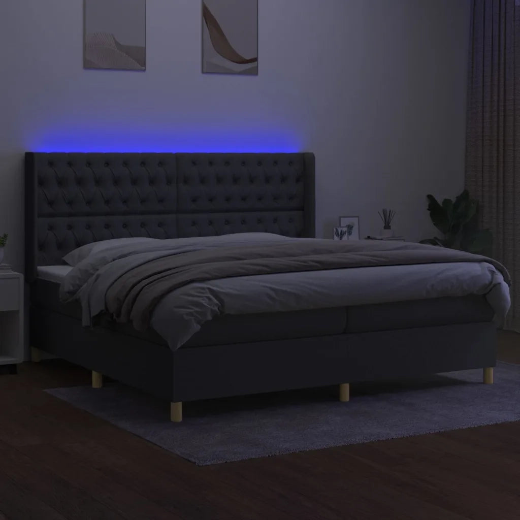 Letto a Molle Materasso e LED Grigio Scuro 200x200cm in Tessuto 3139142