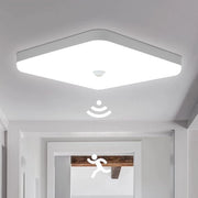 Lampada da soffitto per bagno - Lampada LED con rilevamento movimento - Impermeabile - Bianco ghiaccio - 30W IP56 2400Lm - 6000K - Bagno Ufficio Cucina Veranda Garage Esterno - 25 * 25 * 4Cm