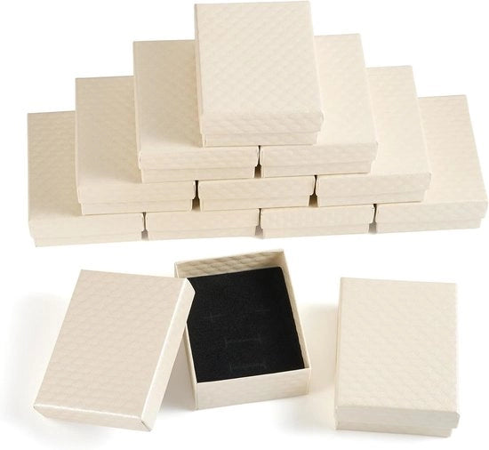 Set di 12 scatole di cartone in tessuto, ideali per anelli, collane e bracciali, con dimensioni 9x7x3,2 cm, con imballo da regalo.