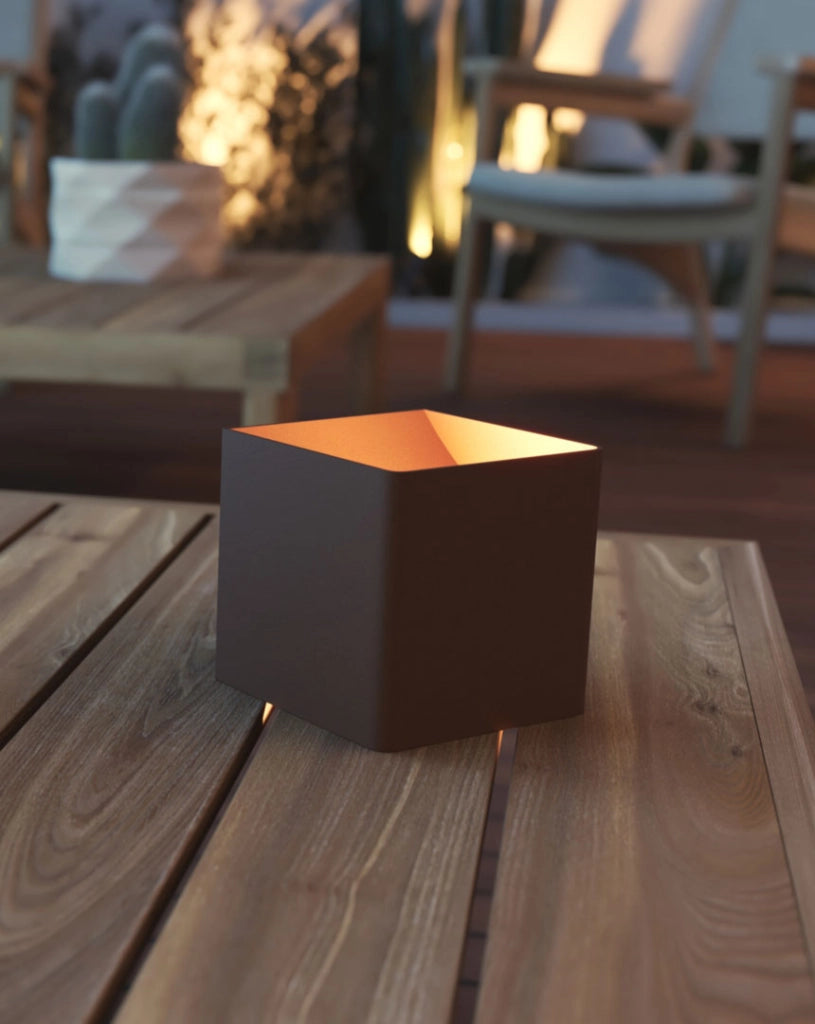 Beneito Faure Applique Led a Batteria con Sensore di Movimento Lek Sensor - 6W, 3000K, Ricarica USB-C, IP54 - Plafoniera da parete Corten